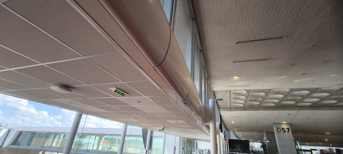 At CDG Paris airport.
Nice Wi-Fi, HD... Would love to see more of external antennas in the ceiling.. Schiphol Airport still my favourite regarding AP placement. Fun fact most of the airports I go to have Cisco installed..