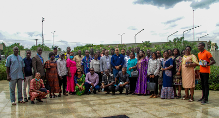 LERURAL2's tweet image. 🚨 VISITE DE LA ZONE INDUSTRIELLE DE GLO-DJIGBE

Conduit  par le Directeur Général  en la personne de Prospère Agossou SAGBO, les membres de l'ATDA ont eu l'honneur de visiter la Zone Industrielle de Glo-DJIGBE.

Lire plus⤵️
lerural.bj/usine-textile-…

#GDIZ #ATDA @gouvbenin
