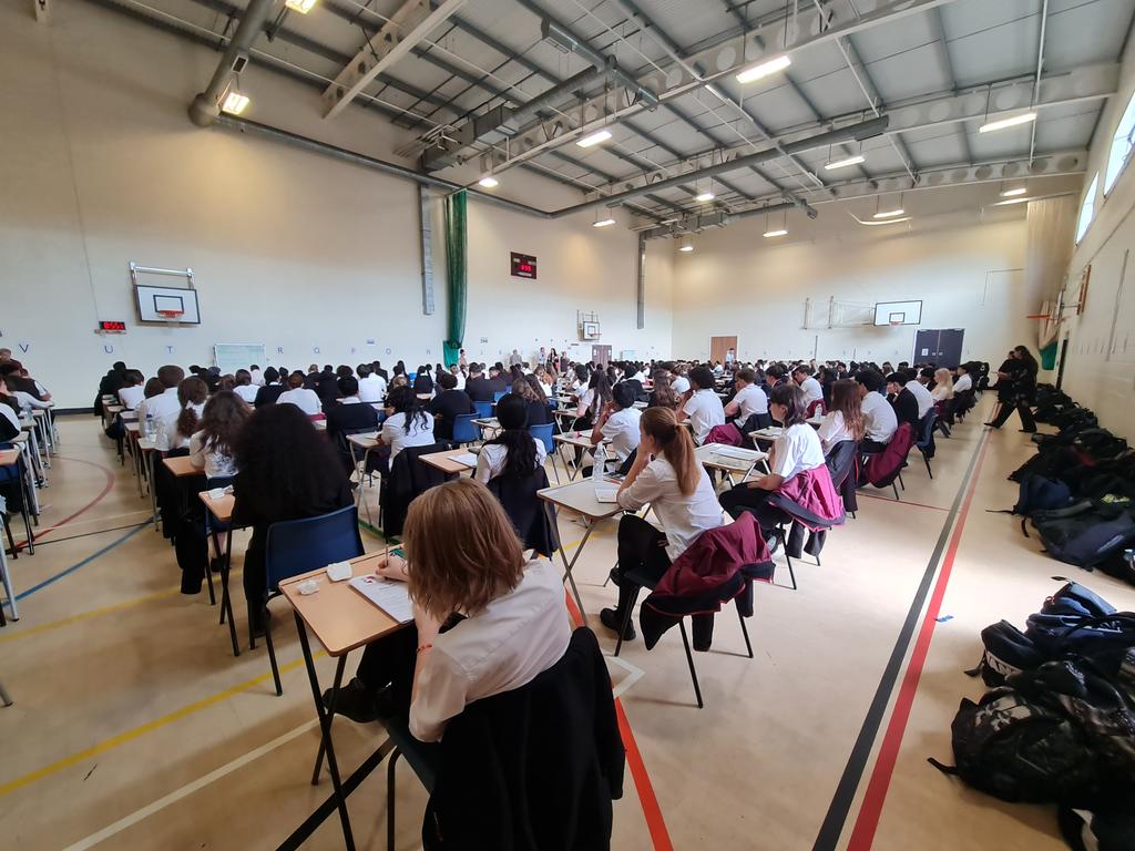 lawnswoodschool's tweet photo. Y10 starting their exam season this morning - in & settled quickly & calmly ππΎ #EveryGradeCounts https://t.co/LNPOYJI2Jq