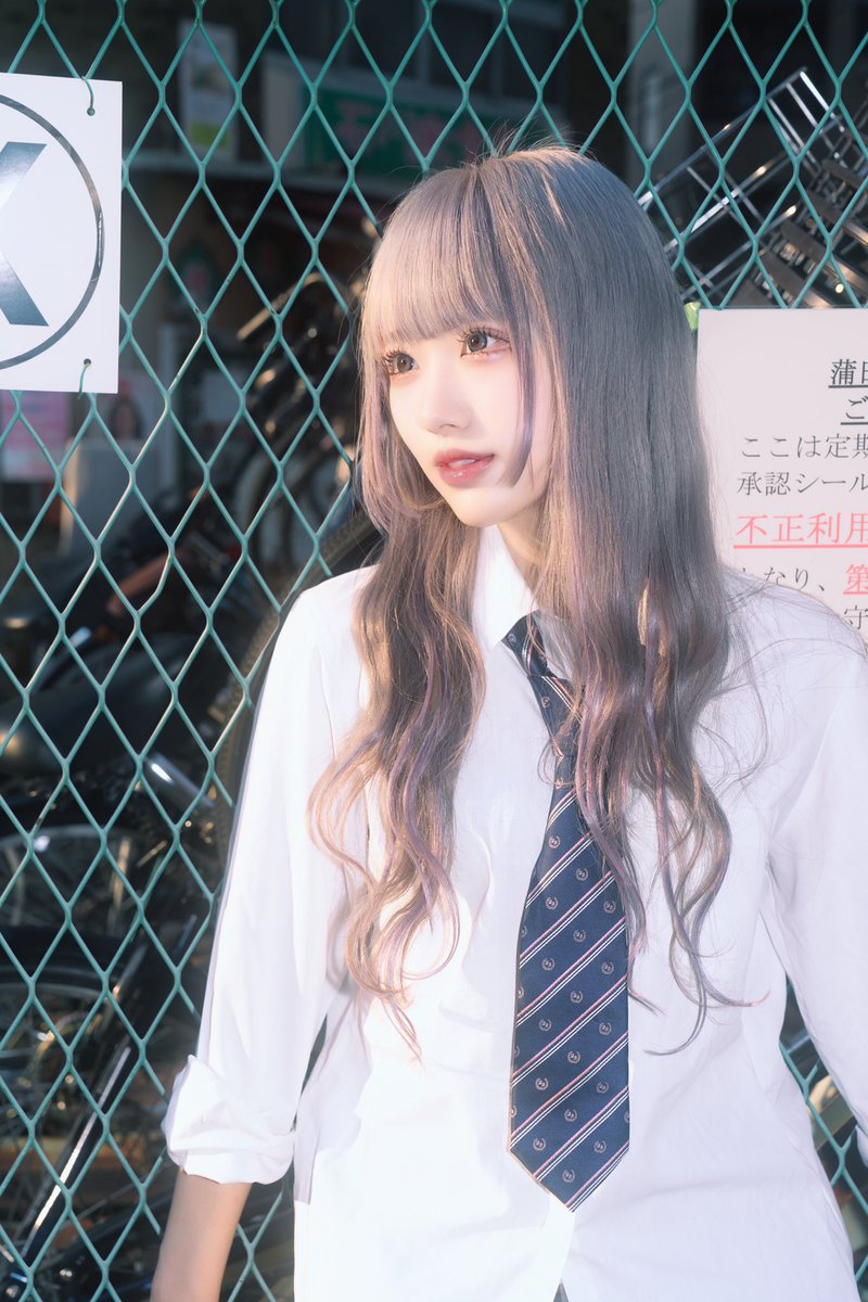 指名入場特典は写メ
頂いたのは HIGH SPIRITS #椎名栞

ステージを見た直後だから
尚更 思ったりして
可愛いさを伴うとはいえ
格好よさ打ち勝つなって

目の前にすると
その雰囲気に構えちゃうけど
話し出すと気さくで
笑う顔も素敵で
可愛いさが格好よさを打ち負かす
今度は写メでなく
チェキでと思う