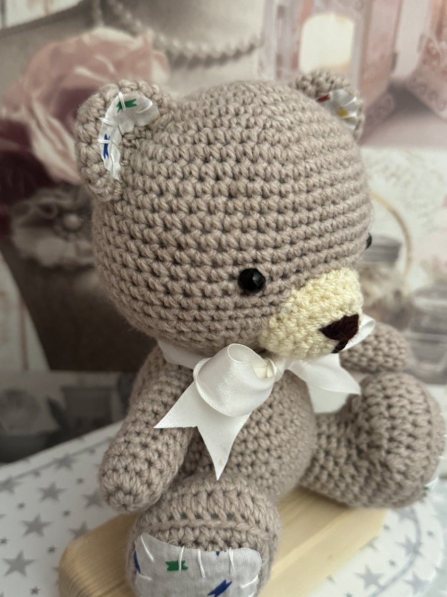 sashcrafters's tweet photo. Another one of our crochet keepsakes! The traditional teddy bear 🧸  the block is left blank for you to tell us what you would like on there, a name, a quote whatever you like. 
#sashcrafterskeepsakes #handmadewithlove #uniquegift #numonday #crochetkeepsake https://t.co/0xEQkVgvKe