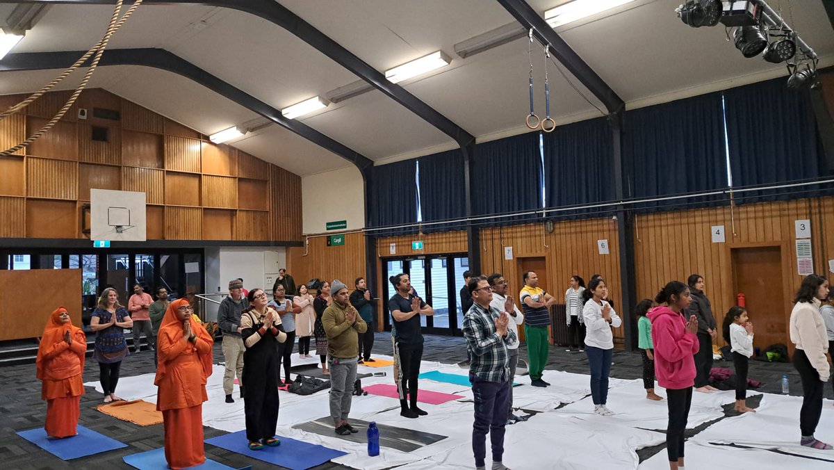 IndiainNZ's tweet image. #YogaCommunity
The members of India community Dunedin, New Zealand celebrated the 10th International Day of Yoga in collaboration with High Commission. All participated with enthusiasm &amp;amp; enjoyed the Yoga session. 
@MEAIndia
@moayush
@iccr_hq
@sidhant
@IndianDiplomacy
@WIONews
