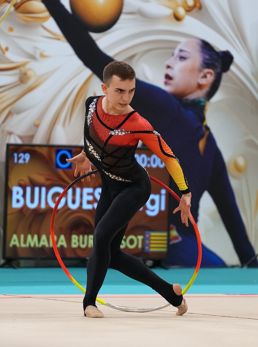 RFEGimnasia's tweet photo. 👏 Nos encanta ver crecer a los gimnastas dentro del tapiz año tras año, disfrutando haciendo lo que más les gusta! 🔝 #GRAvilés24 https://t.co/xqMBBwDh2I