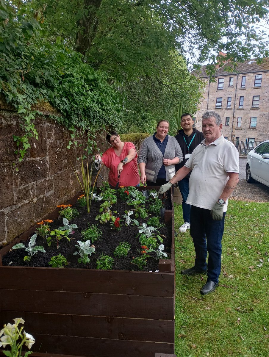 InverclydeCommunityFoodNetwork (@icfnetwork) on Twitter photo Great morning, working alongside Invergrow and residents and carers at Elliot Court planting up the raised beds, dropping off herb kits to a group at Centre for Independent Living and just enjoyed a sandwich with mixed salad leaves and micro herbs from <a href="/AdminParklea/">Parklea Branching Out</a>, LMBL... Great morning, working alongside Invergrow and residents and carers at Elliot Court planting up the raised beds, dropping off herb kits to a group at Centre for Independent Living and just enjoyed a sandwich with mixed salad leaves and micro herbs from <a href="/AdminParklea/">Parklea Branching Out</a>, LMBL...