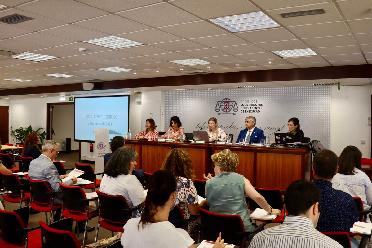 OSAEpt's tweet photo. Esta hoje a decorrer, no auditório da sede da #OSAE, o workshop “Os juros compulsórios e as custas de execução”.

E, já sabe, caso pretenda ficar a par de todas as iniciativas com o selo #IFBM, só tem de aceder a https://t.co/eEAcPRZUIs. https://t.co/PuTLoeRD26