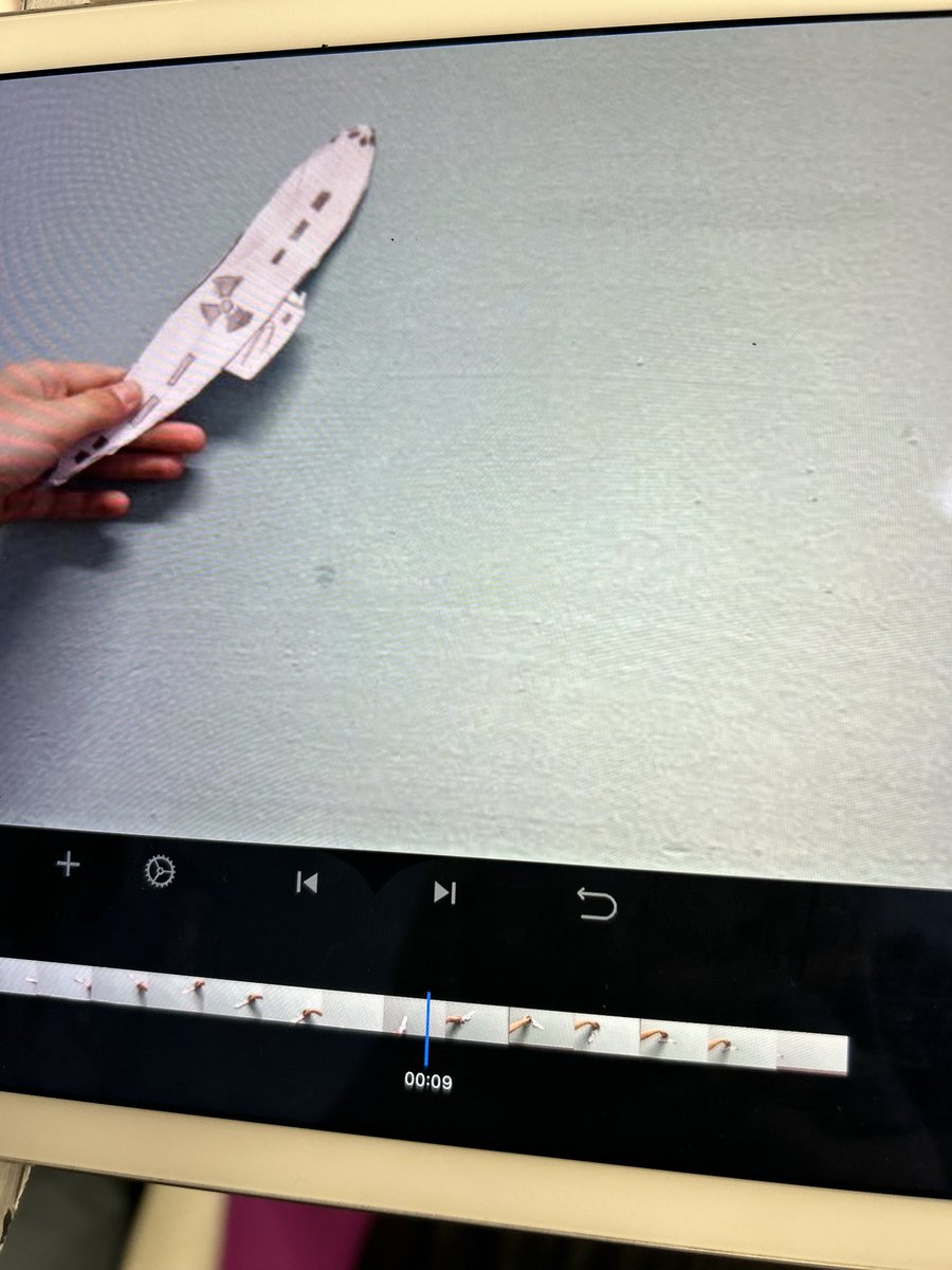 Holtonprimary's tweet photo. #HPSYr6 are working incredibly hard as we prepare to present to our peers about what weβve learned during this STEM-azing inquiry π Lots of different ways to present our understanding ππ #HPSSciTech https://t.co/Uf5Qn8AEmm