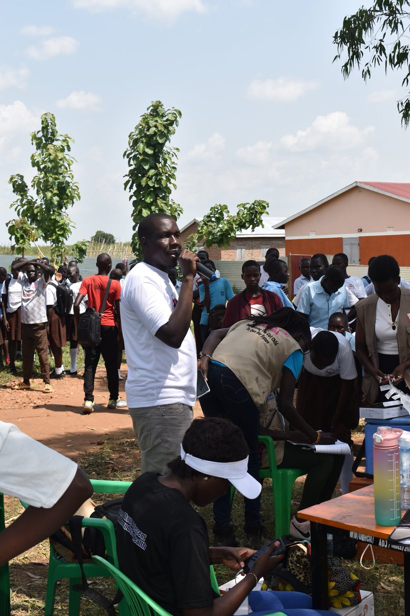 TrainUganda's tweet photo. Art meets SRH.
@TrainUganda together with Health workers of Pagirinya I Health Center III held a successful intergrated SRH out reach at Pagirinya Secondary School. 
@phifymuzic light up the day with music and powerful message to the young girls. https://t.co/zBcDjvFGW5