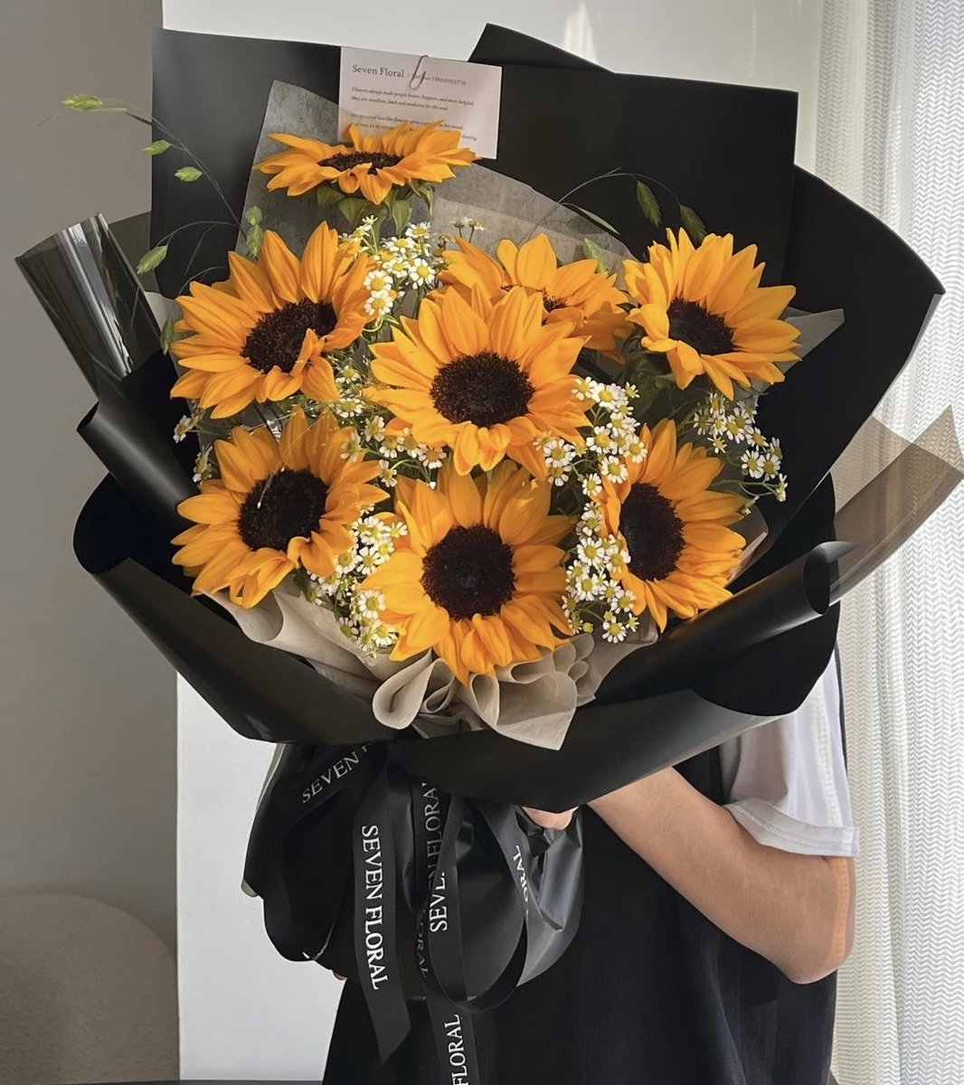 sunflowerchives's tweet photo. sparkling beauty✨ https://t.co/6pol79jhCv