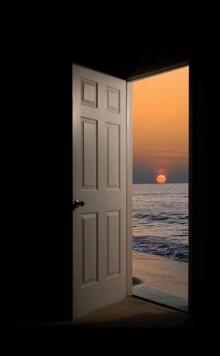 "سيفتح الله بابًا..
 كنت تحسبه من شدة 
اليأس لم يخلق بمفتاح ✨🕊️