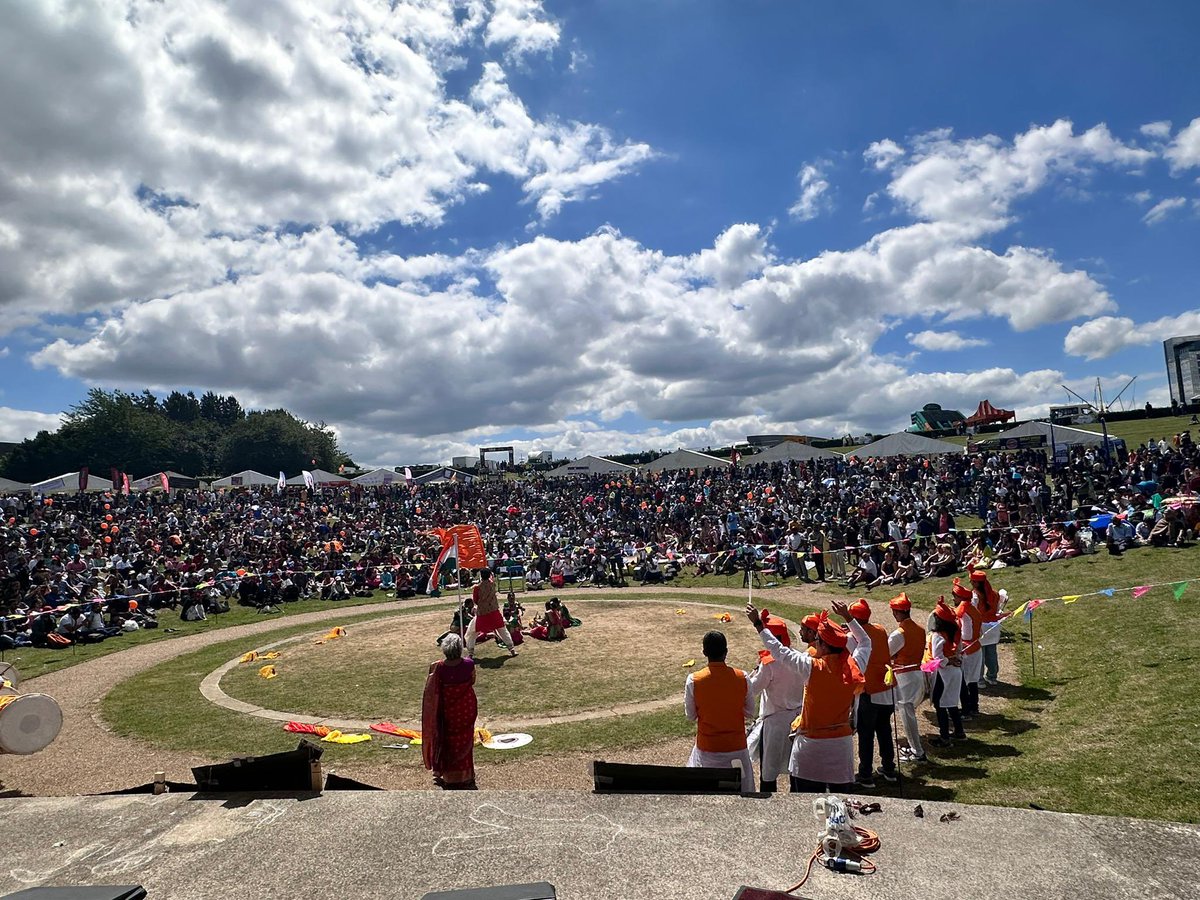Sarvjeet Soodan, Counsellor <a href="/HCI_London/">India in the UK</a> attended the Milton Keynes #IndiaDay event on June 22nd at Campbell Park. More than 15000 people from the region gathered to celebrate the richness of Indian culture. 

<a href="/sarvjeet_ifs/">Sarvjeet Soodan</a> <a href="/VDoraiswami/">Vikram Doraiswami</a> <a href="/sujitjoyghosh/">Sujit Ghosh</a> <a href="/ID_MK/">ID:MK</a> <a href="/MEAIndia/">Randhir Jaiswal</a>
