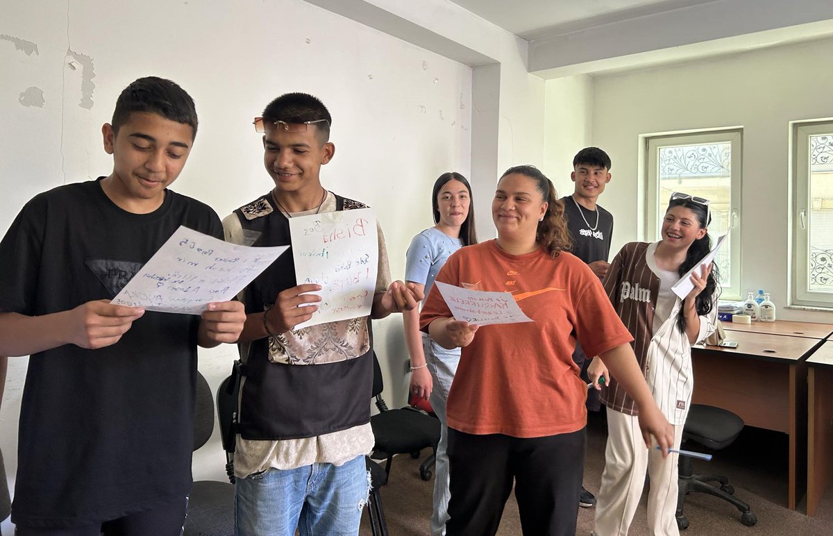 tdh_kosovo's tweet image. Entertainment and learning in the first training of young leaders in #Ferizaj with the "#YouCreate" Methodology

The first meeting aimed to inform youngsters about the "You Create", explaining in detail what this methodology entails and what the upcoming activities are