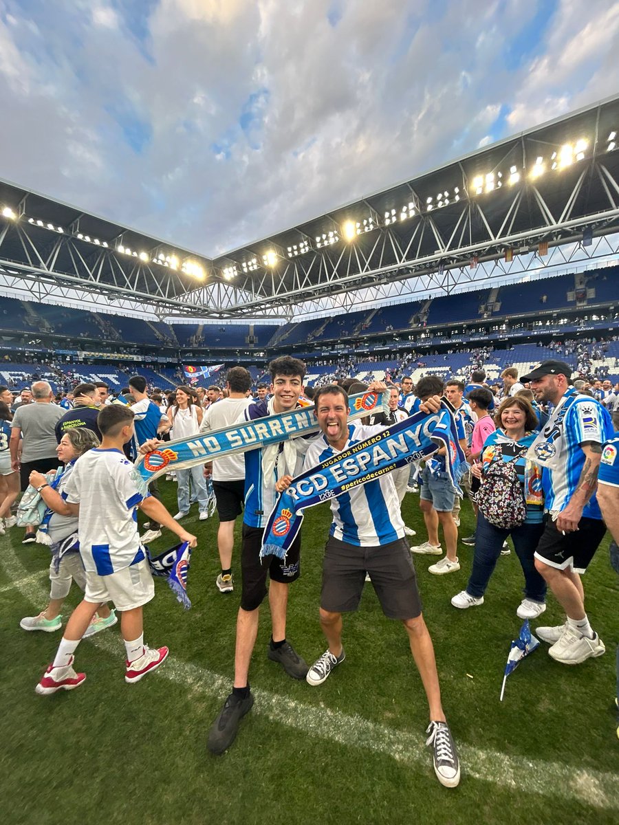 Yerroman's tweet photo. ¡Qué gran tarde llena de emociones, nervios y alegría!

Enhorabuena @RCDEspanyol 💙🤍💙🤍

@Deividdiaz06 @pemadapa https://t.co/bCsKLCd1c4