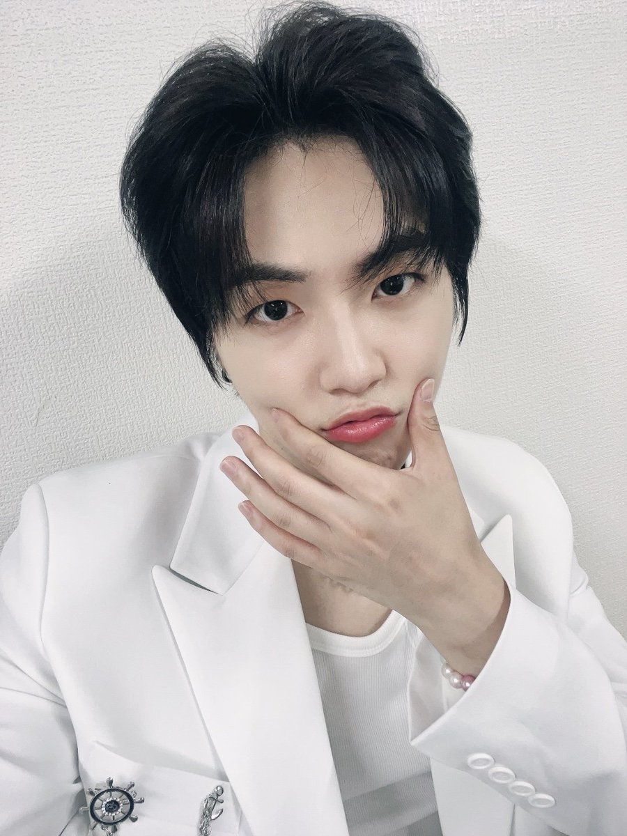 CMDM_official's tweet photo. [#병훈]
올화이투☁️☁️🤍🤍
#커맨더맨 #CMDM #ByungHoon https://t.co/ScEwPo98hg