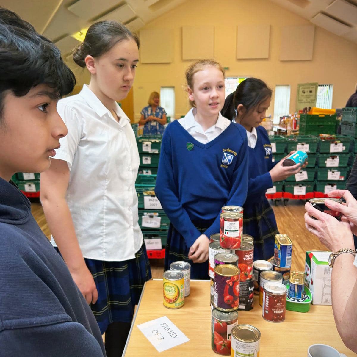 WindsrFoodshare's tweet image. Thank you so much to @Dedworth_Middle for coming along to Foodshare yesterday and helping us with our work. They were great volunteers and tackled the day with great enthusiasm. They also brought with them a donation collected at school. Looking forward to having you all back!