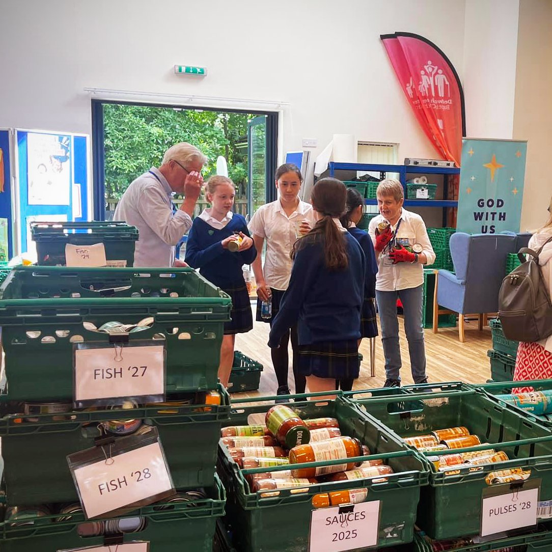 WindsrFoodshare's tweet image. Thank you so much to @Dedworth_Middle for coming along to Foodshare yesterday and helping us with our work. They were great volunteers and tackled the day with great enthusiasm. They also brought with them a donation collected at school. Looking forward to having you all back!