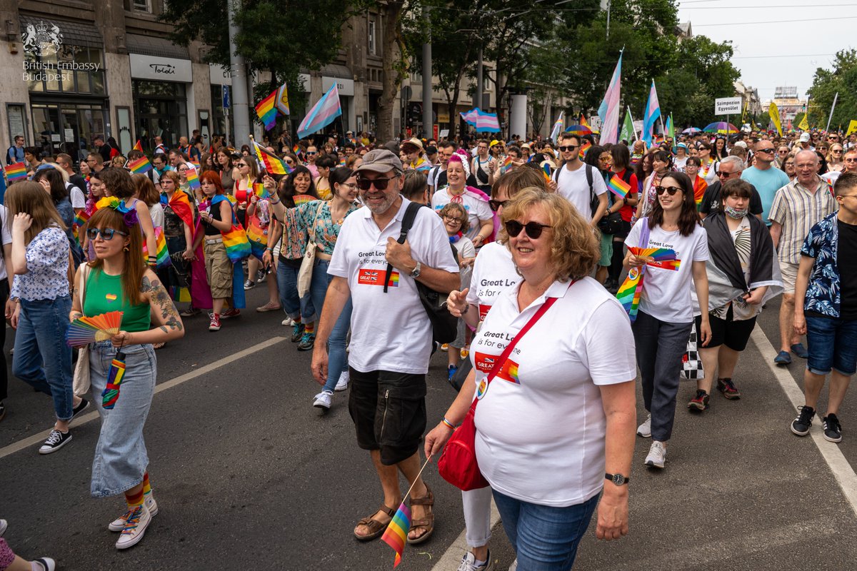 ukinhungary's tweet photo. Our Embassy Team, led by Ambassador @PaulFox_FCDO and Deputy Head of Mission Tanya Collingridge, was proud to join the 29th @budapestpride and march for equality. ๐ณ๏ธโ๐๐ฌ๐ง
#BudapestPride2024 #PrideMatters #EqualityMatters #ClaimBackYourFuture https://t.co/71McJWaNAm