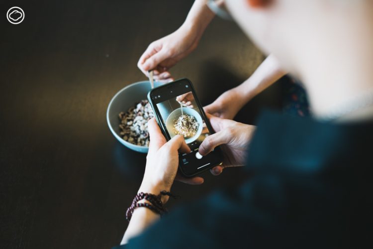 readthecloud's tweet image. กะจั๊ว ม้วย และคำอื่น ๆ ที่มีเพียงลูกคนจีนเข้าใจ แต่คนอื่นไม่เข้าใจ คอลัมน์ #PageMaker พาคุยกับสองพี่น้องดีและท็อป ผู้สร้างเพจ #ลูกคนจีน ที่เล่าเรื่องราวของวัฒนธรรมต่าง ๆ ของบ้านคนจีนผ่านเพจ จนเป็นเหมือนคอมมูนิตี้เล็ก ๆ ของลูกหลานคนจีน readthecloud.co/thai-born-chin…