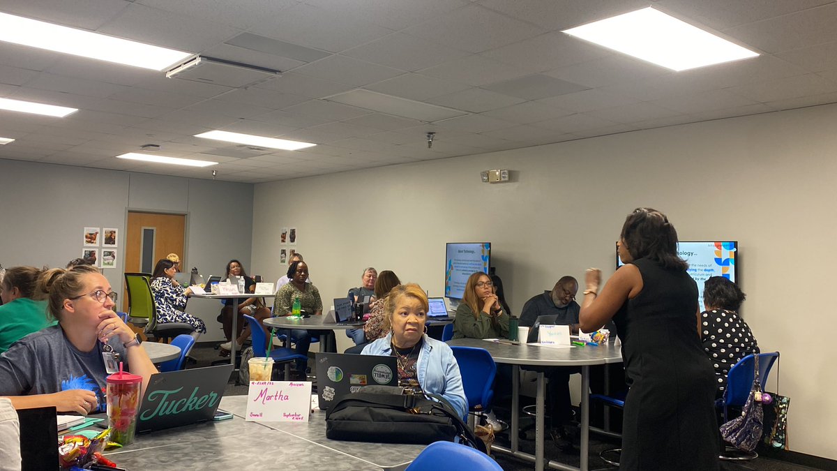 Working with the great <a href="/CBeardGT/">Dr. Cheryl Beard</a> on a great G/T 6-hour update! Framing our learning for the day as we discuss Future Forward with G/T and Technology <a href="/DigitalGISD/">Garland ISD’s Digital Learning Team</a> <a href="/MrsWesleyHosier/">Mrs. Wesley-Hosier</a> @TechCoachAshley