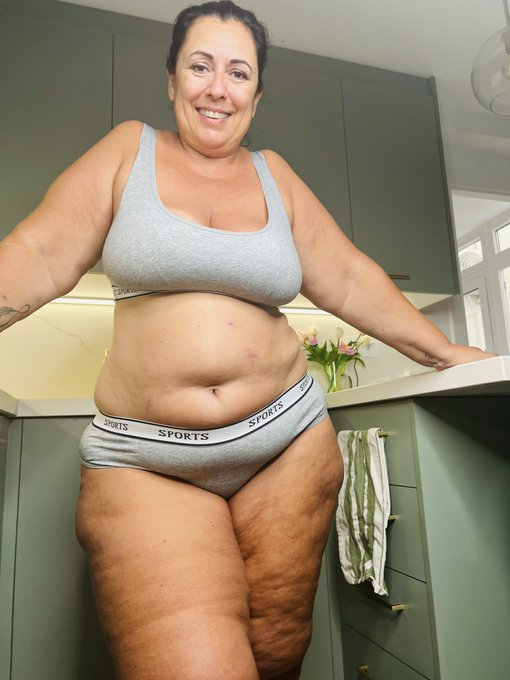 Come say hi 😍 https://t.co/HlsdX2RWB2