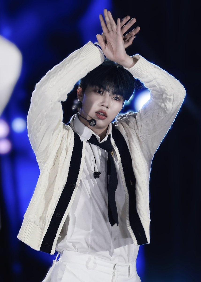 240519 메가콘

✨✨✨

#ZB1 #朴乾煜 #박건욱 #PARKGUNWOOK #パクゴヌク #ZEROBASEONE #제베원 #제로베이스원