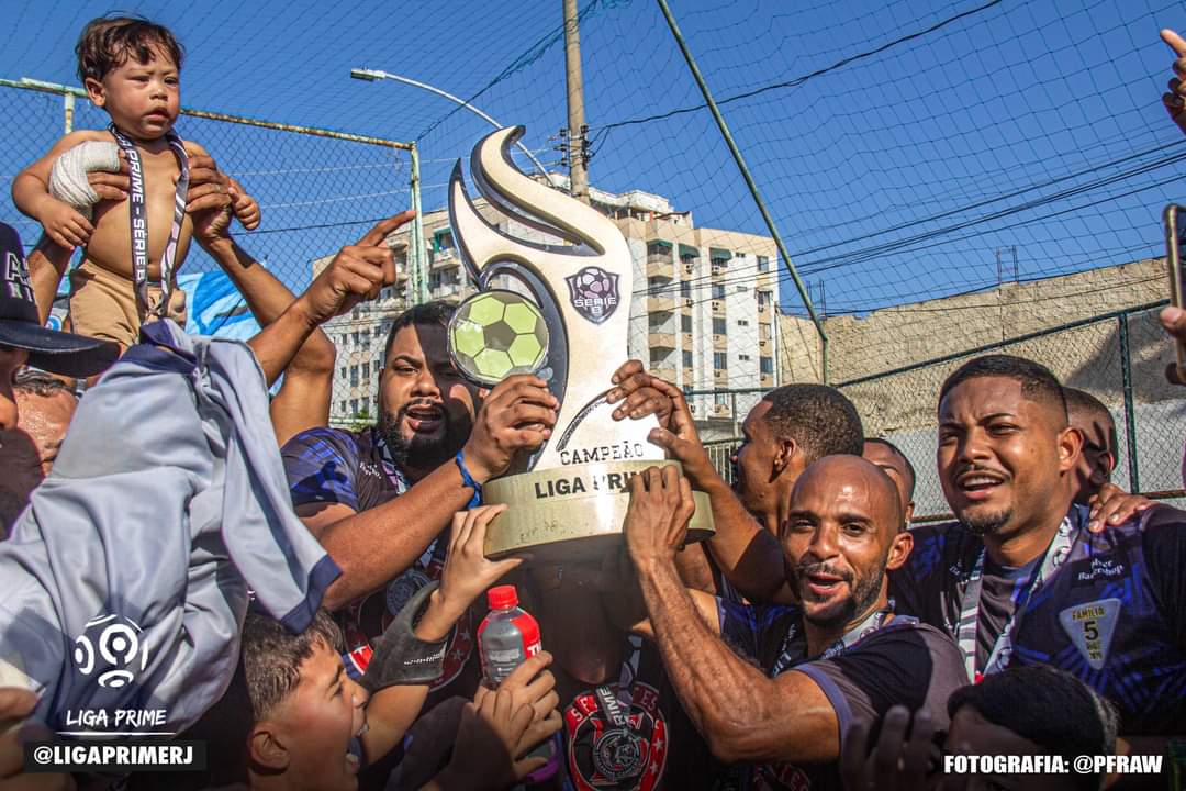 teticaneta17's tweet photo. Não me julgue pelos meus sucessos, julgue-me pelas vezes em que caí e levantei-me de novo.

Glória a Deus !! 
@5riosfc 🥇🏆 https://t.co/FpFknQqXYO