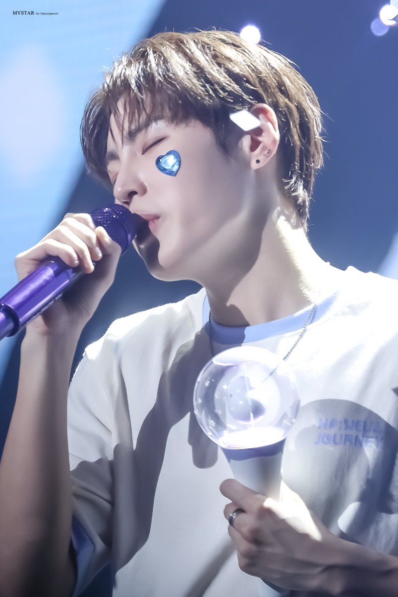 240622 팬미팅 DAY1
노래 해줘서 고마워 성운아💜💙💛

#하성운 #HASUNGWOON #ハソンウン
<a href="/gooreumseng/">하성운</a>