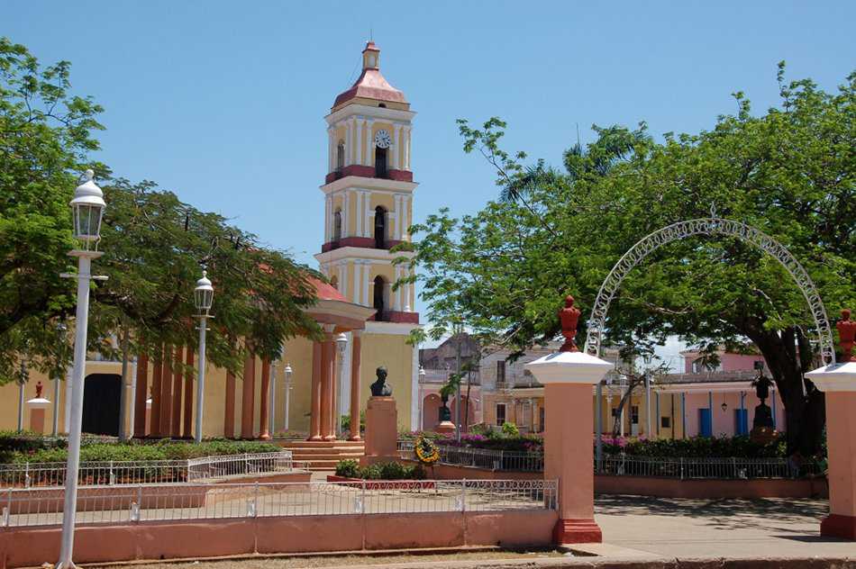 MilaxyA's tweet photo. #Remedios, la Octava Villa de #Cuba  celebra su 509 aniversario, una urbe donde el caminante viaja a épocas pasadas, a paseos señoriales de carrozas, a abanicos coloridos en los portales, desde la exquisita conservación de su Plaza principal. 
¡Muchas felicidades mágica ciudad! https://t.co/4s5H9PtwNY