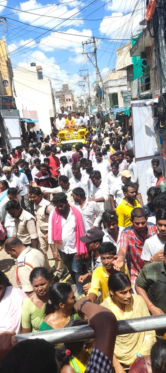 itdp_gudur120's tweet photo. శ్రీ డా|| పాశిం సునీల్ కుమార్ ,MLA విజయోత్సవ రాలి గూడూరు పట్టణం లోని కుమ్మరి వీధి జంక్షన్ వద్ద....
#PasimSuneelKumar
#HOPESUNEEL
#HOPEYASHP
#gudur https://t.co/LAwMX12r0a