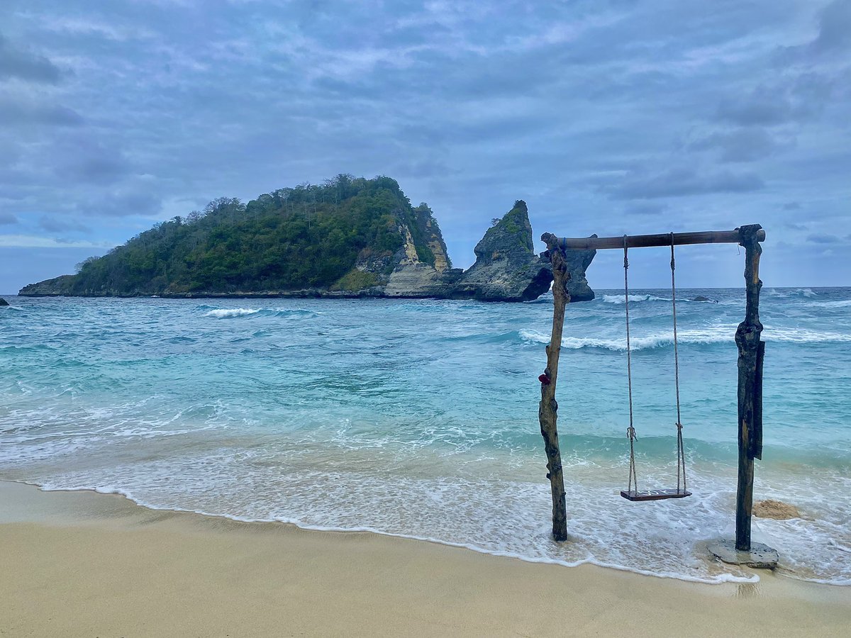 MorrinaViajera's tweet photo. Diamond beach, Atuh beach y mirador Tree house, tres imprescindibles en la isla indonesia de Nusa Penida (más información en nuestro instagram).

 #nusapenida #diamondbeach #diamondbeachnusapenida #atuhbeach #atuhbeachnusapenida https://t.co/hnaFk0Gotu