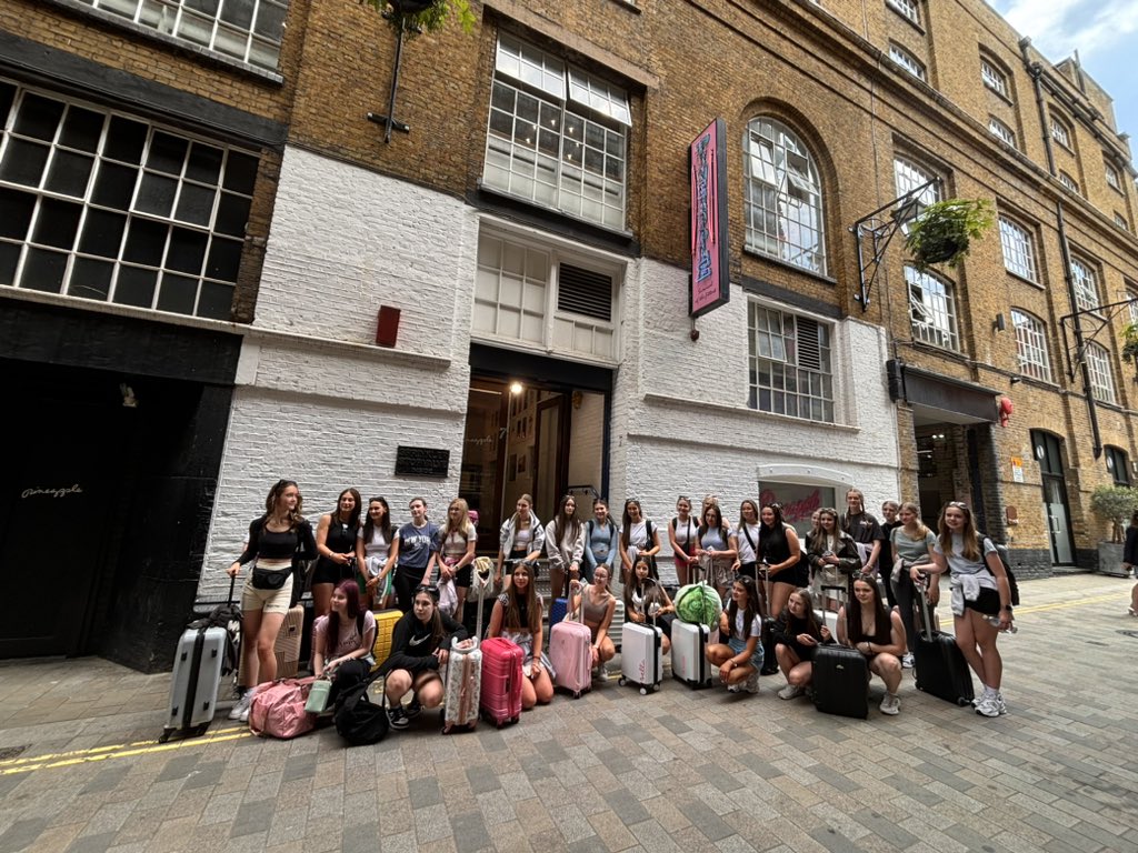 LornshillPE's tweet image. Pineapple Dance Studios 🪩