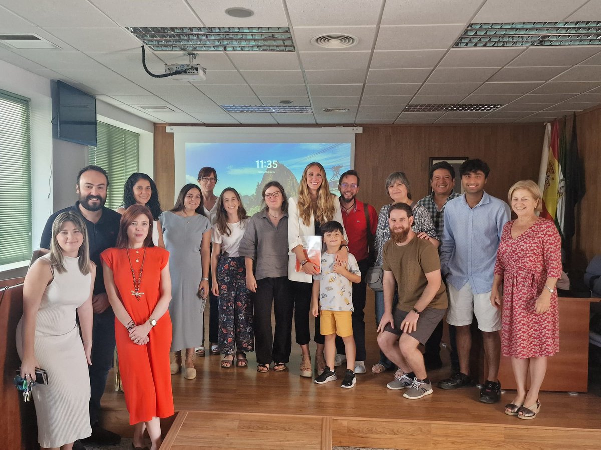 moises martinez (@moises_samco) on Twitter photo Encantado de tener una nueva doctora en la "familia investigadora" enhorabuena <a href="/rociolop22/">Rociolop22</a> te lo mereces.
Glad to havw a new PhD in our "researchers family" congrats Rocio do you deserve everything Encantado de tener una nueva doctora en la "familia investigadora" enhorabuena <a href="/rociolop22/">Rociolop22</a> te lo mereces.
Glad to havw a new PhD in our "researchers family" congrats Rocio do you deserve everything