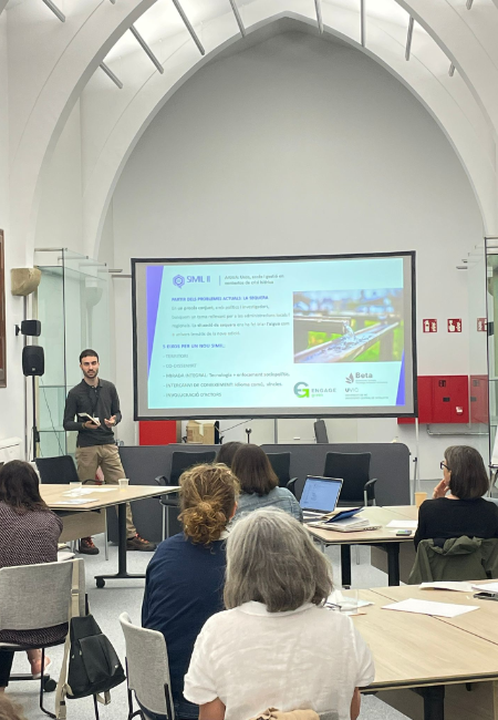 ENGAGEgreenEU's tweet photo. SIMIL II program of @Simil_cat, coordinated by @BETA_TechCenter, presented its current #PairingScheme, highlighting the importance of the #science2policy dialogue, at the conference on #Partnerships with a #QuadrupleHelix approach in 🇪🇺 projects. Organized by @diba https://t.co/709bHWO8rg