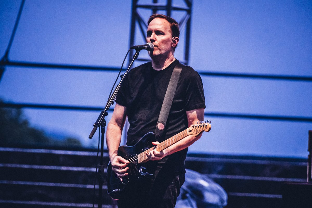 ieri sera Keanu Reeves ha suonato con i suoi Dogstar al Tener-a-mente festival di Gardone Riviera per le prime di quattro date in Italia

Guarda gli scatti della serata 👇

instagram.com/p/C8mQBT2qqda/…

📸 @misselenadv