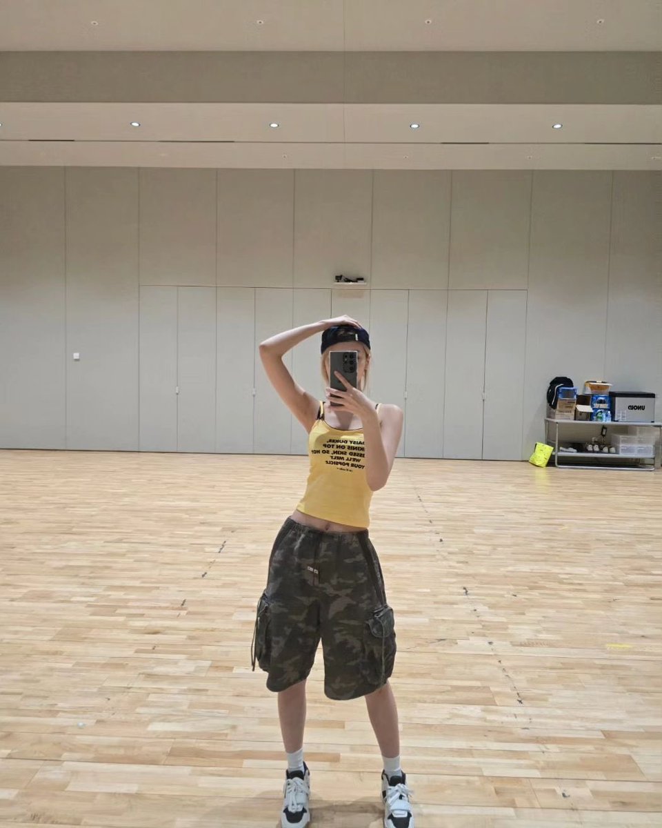 ew, chaewon 🌊 tweet media