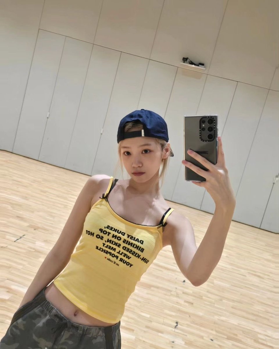 ew, chaewon 🌊 tweet media