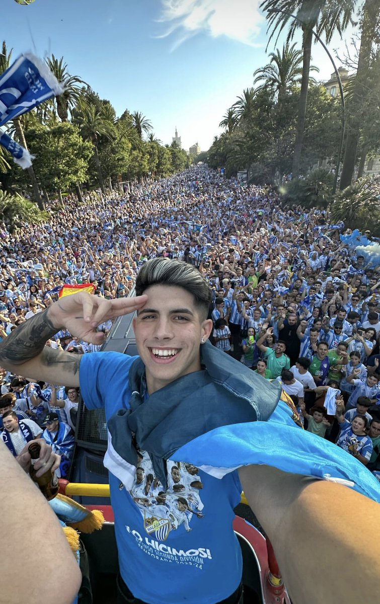 Un chaval de 17 años marcó un gol en el 122’ para sacar a su equipo de la tercera división y ha llenado la avenida más grande del centro de su ciudad.

El mejor final posible.