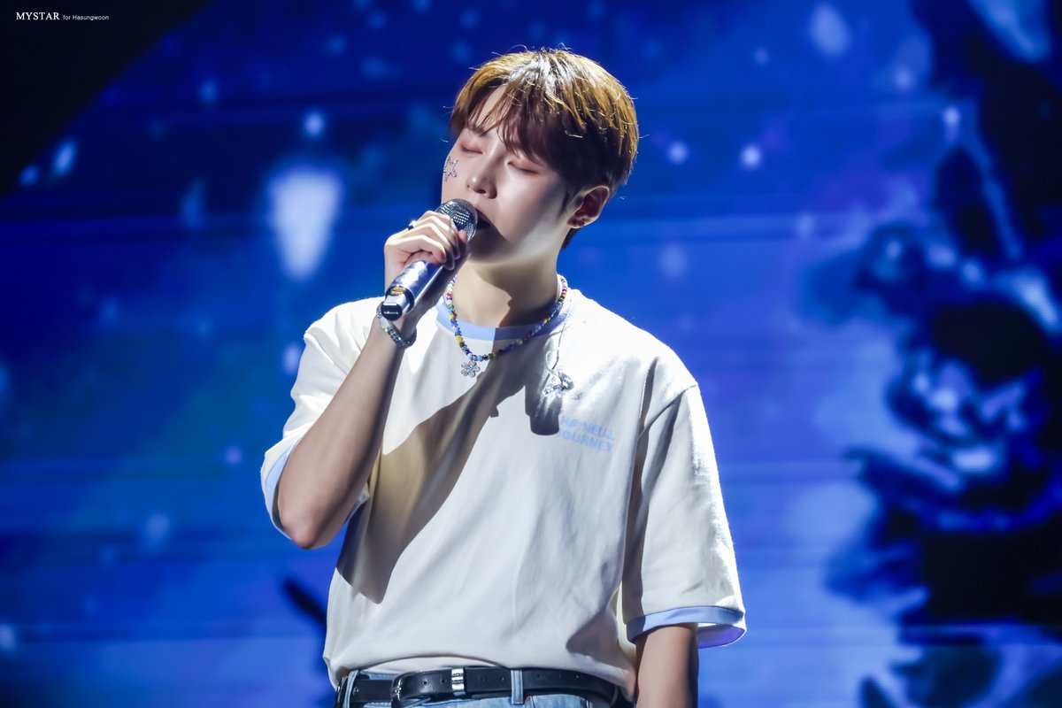 240623 팬미팅 DAY2
노래하는 성운이 너무 소중해♥️

#하성운 #HASUNGWOON #ハソンウン
<a href="/gooreumseng/">하성운</a>