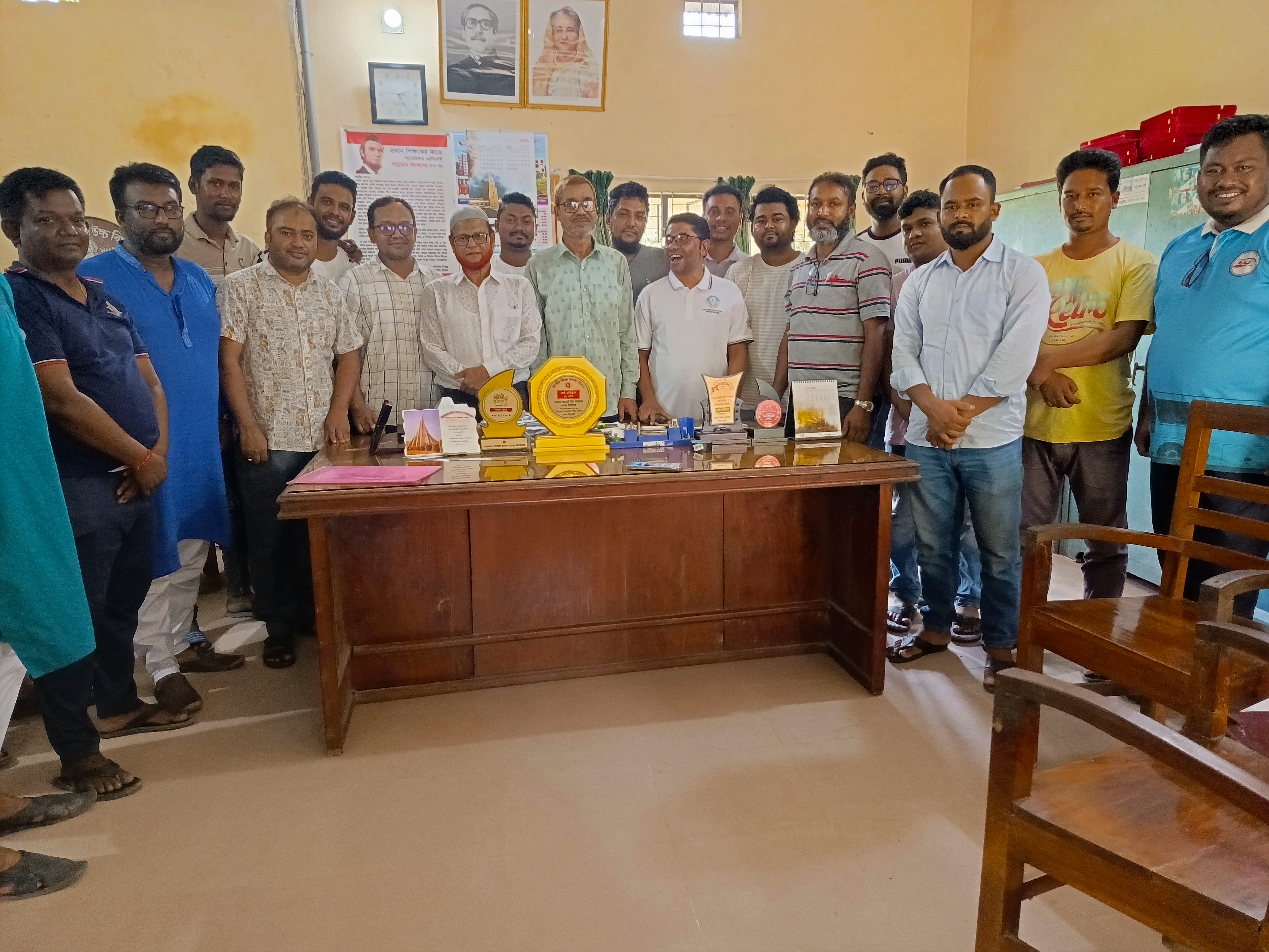 ডোমার বহুমুখী উচ্চবিদ্যালয়ে শতবর্ষ অনুষ্ঠান উদযাপনের হিসাব দাখিল