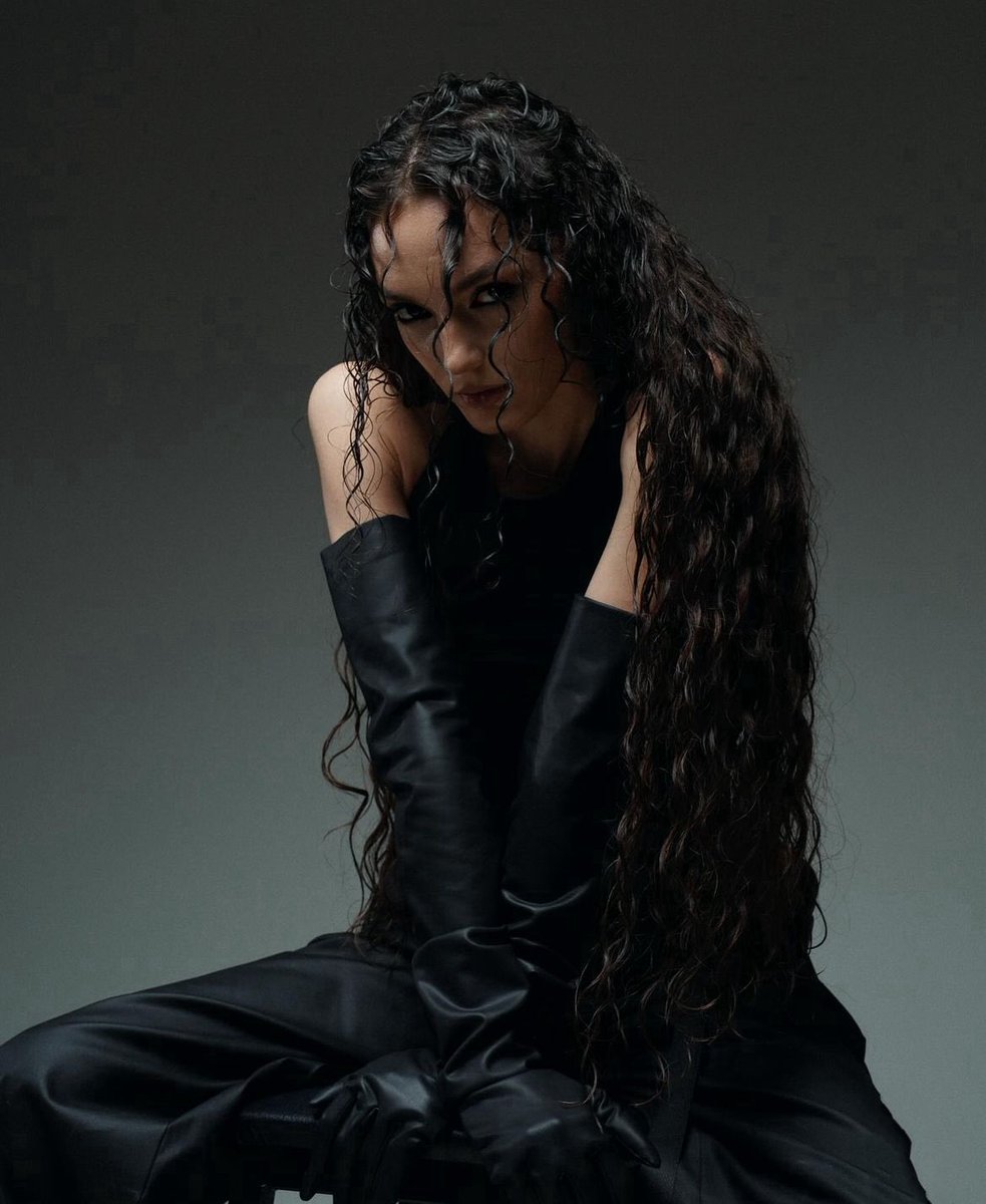 Her şeyin yakıştığı o mükemmel kadın 

#NanukaStambolishvili