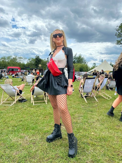 Geilen Montag gew&uuml;nscht ❤️  🌐 https://t.co/RhRKjdxHiN  👌🏼 50% auf ALLE VIDEOS bis 20 Uhr 🔥💦 ‼️ 1500 DC<a href="/tag/selfie"class="tags"><span>#selfie</span></a><a href="/tag/photooftheday"class="tags"><span>#photooftheday</span></a><a href="/tag/pink"class="tags"><span>#pink</span></a>