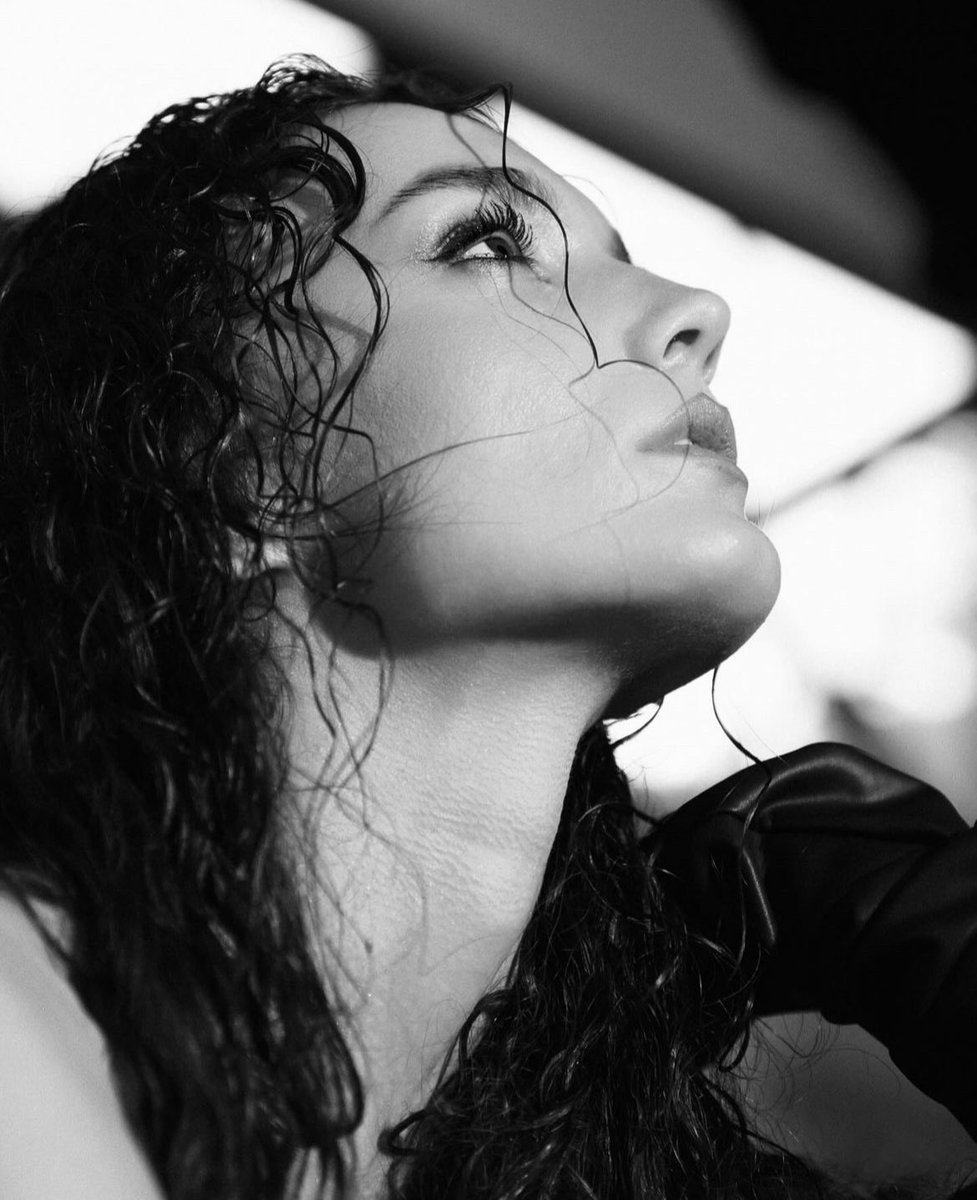 I love it 🖤🤍

#NanukaStambolishvili