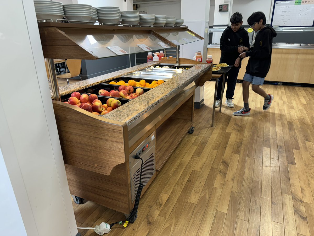 STMM20's tweet image. Final lunch of our visit… pizza 🍕 enjoyed by all. The sun is poking through the clouds and we are enjoying some problem solving games while we wait for our coach to arrive for our journey home 🏠 
#FunMorningActivities
#PizzasAllRound
#TeamWorkGoals