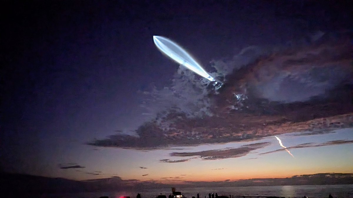 hubbsmikes's tweet photo. @SpaceX @Starlink Another amazing show in San Diego! https://t.co/DG5C14mlpF