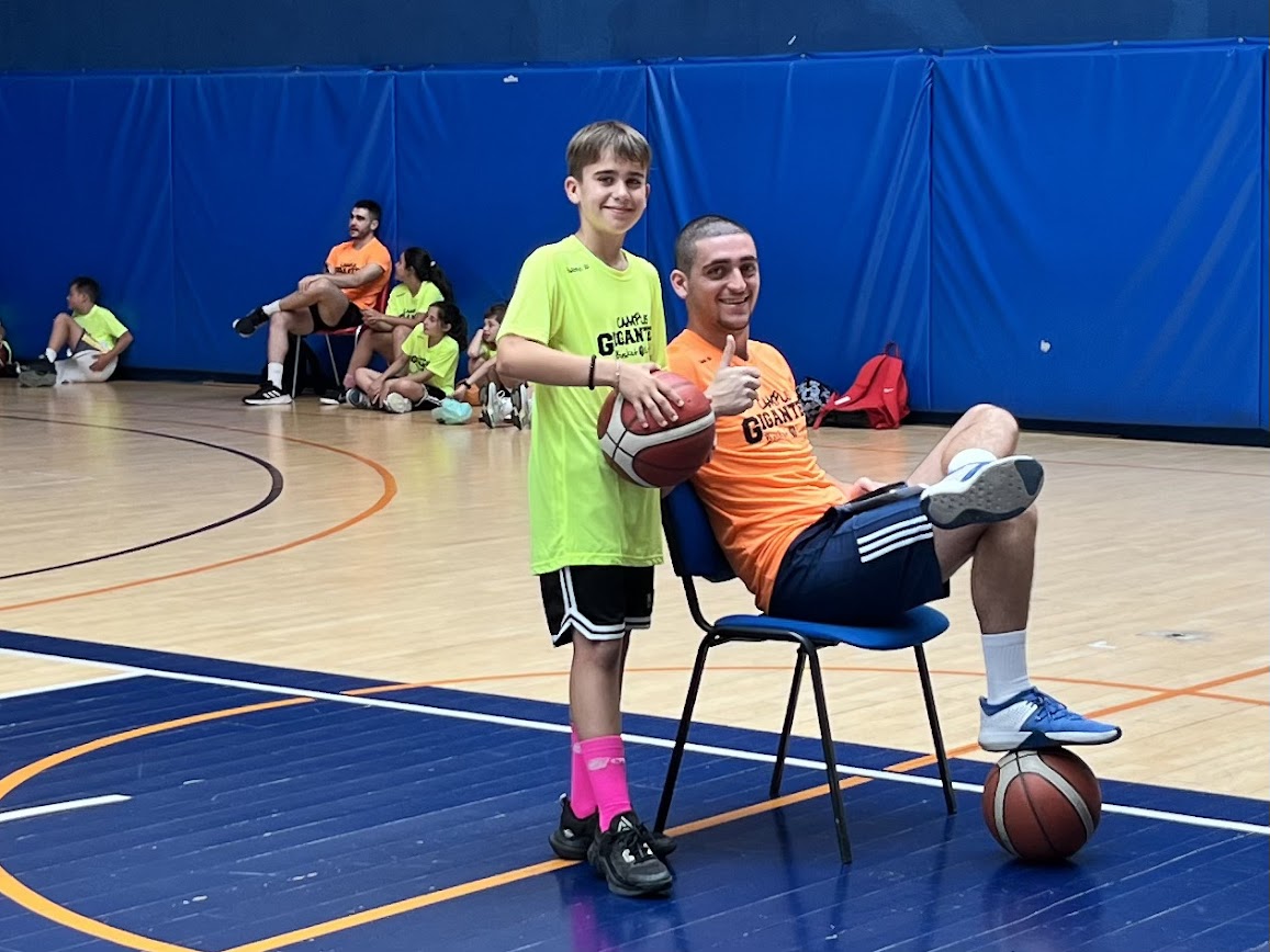 CampusGigantes's tweet photo. 3⃣ sedes tan diferentes como dedicadas en cuerpo y alma a que todo salga bien.
🔥#SedeGetafe
🔥#SedeOurense
🔥#SedeValladolid
Tres ciudades que respiran 🏀 del bueno.
📸🎥 En nuestro Google Fotos, todo el material del día 1
¡Entra! https://t.co/qONSimkvFc
#JuntosGigantes https://t.co/ABFlg6ubCR