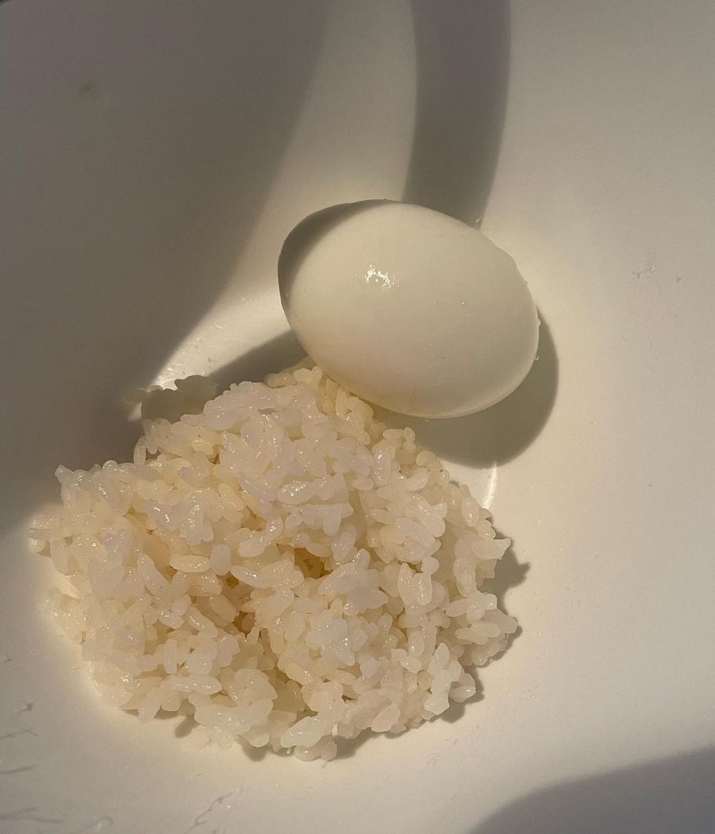 berry_in_gum's tweet photo. 見た目綺麗じゃないけれどキャベツと納豆ご飯とイカと、こんなご飯ばかり食べてた時するっと痩せた。笑 目標体重になるまで頑張る。 https://t.co/qcvitUVojC