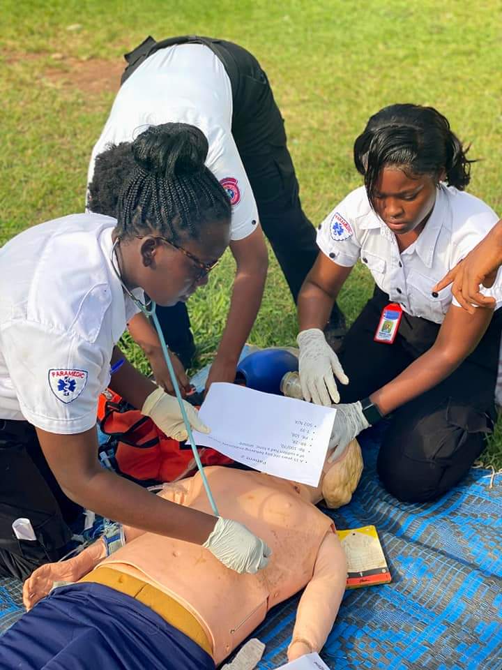 irene_kevwe's tweet photo. We cannot stop natural disasters but we can arm ourselves with knowledge: so many lives wouldn't have to be lost if there was enough disaster preparedness.
#EMS #NigerianParamedic #skillispower #Rescue #FightforLives #calledtosavelives #steeze # GiantofAfrica #passion https://t.co/o4bk1UN2ke