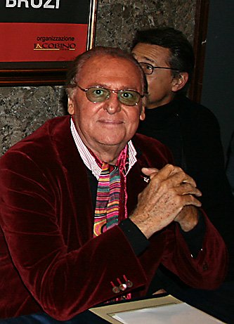 "Il disco è ancora considerato un oggetto di svago, "superfluo". Il disco ha spesso, invece, la stessa nobiltà di un libro".

Auguri a Renzo Arbore
24/06/37