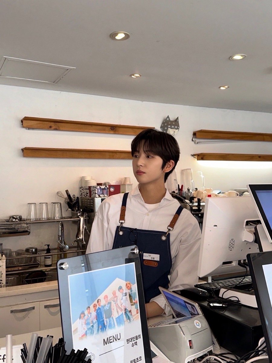 whib_official's tweet photo. 요즘 제 최애 음료요?? 
유자차요!! 아이스로…ㅎㅎ💙🍹😄

#WHIB #휘브
#INHONG #인홍 https://t.co/ptJODwnMQ9