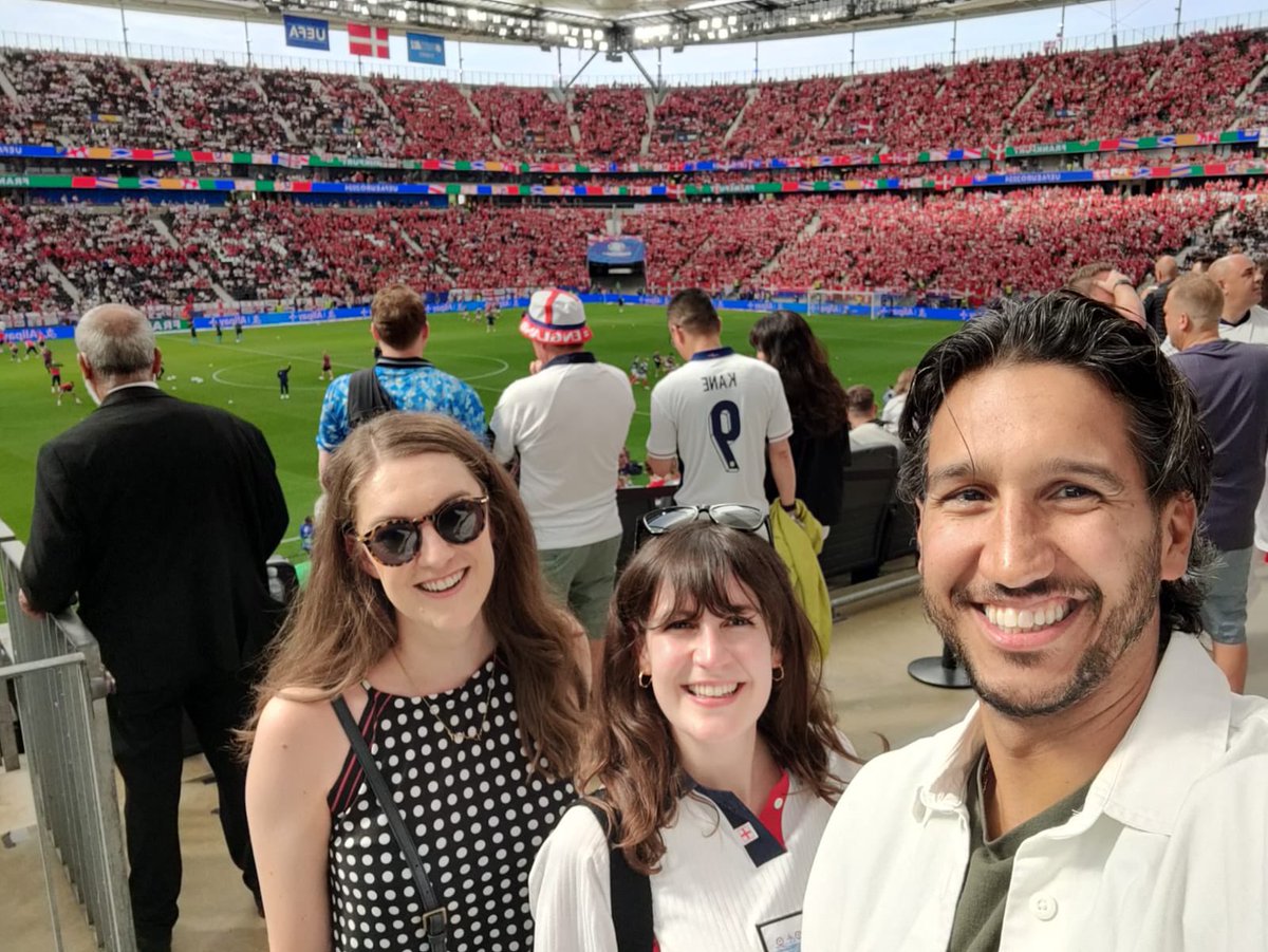 L_McDonnell's tweet photo. Went to the EUROs last week! England were 1-0 up for a bit which was nice. And the Denmark fans were ace 🏴󠁧󠁢󠁥󠁮󠁧󠁿🇩🇰@EURO2024 https://t.co/YLxSzCXDBA