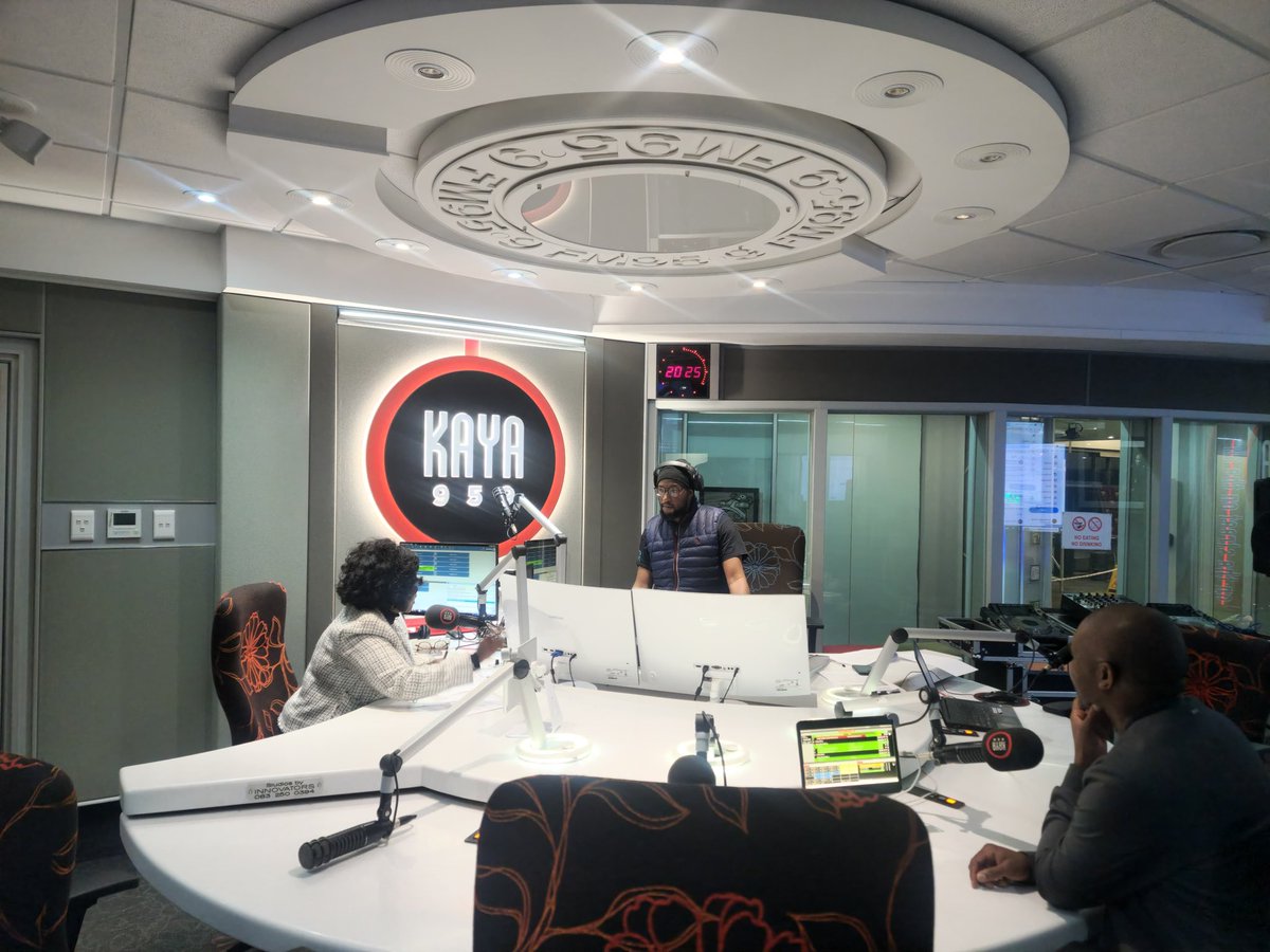SongezoZibi's tweet image. We are @KayaON959 this evening chatting to @PhemeloMotene about our decision to sign the Government of National Unity’s statement of intent. 

#RISEMzansi 
#ForThePeopleByThePeople